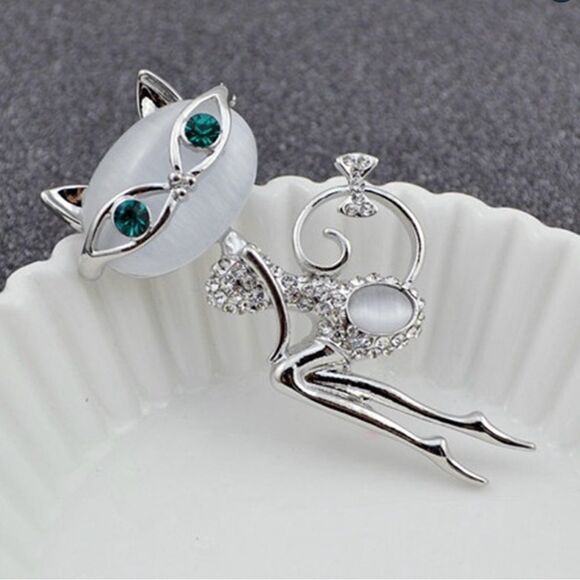 💚 Betsey Johnson stunning & sassy kitty cat brooch 💚 - Picture 7 of 7